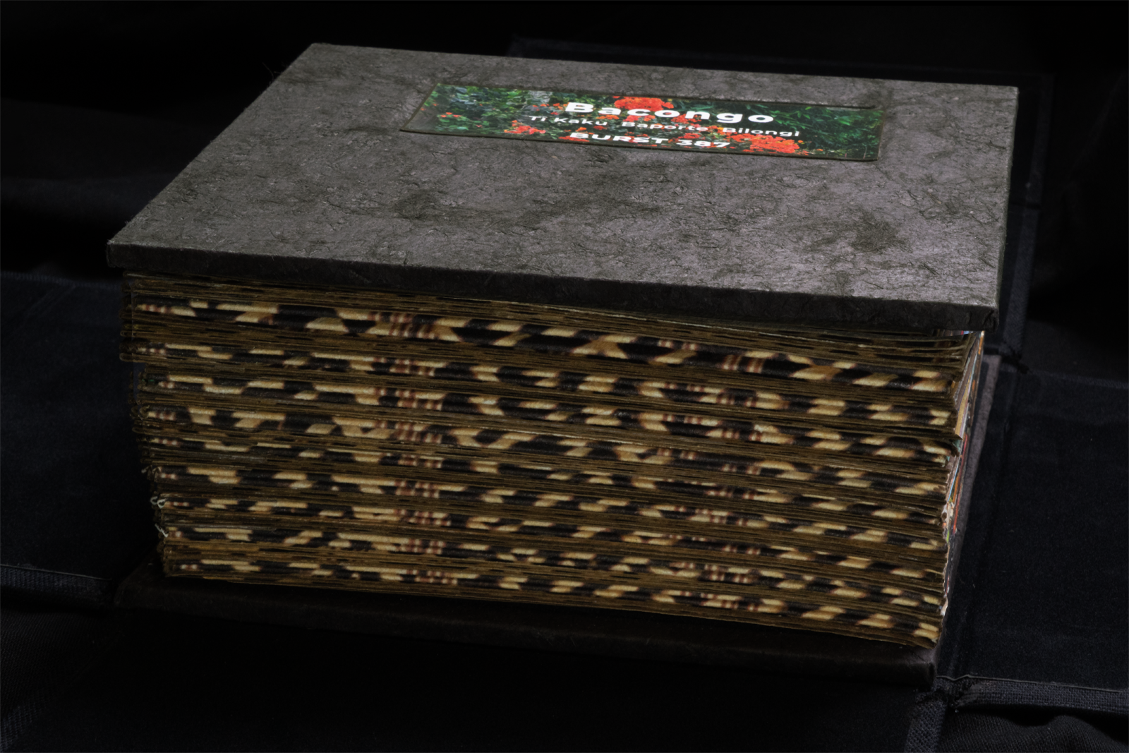 Bacongo Ti Kaku Baporte Bilongi an artist's book by BURST 387 side view