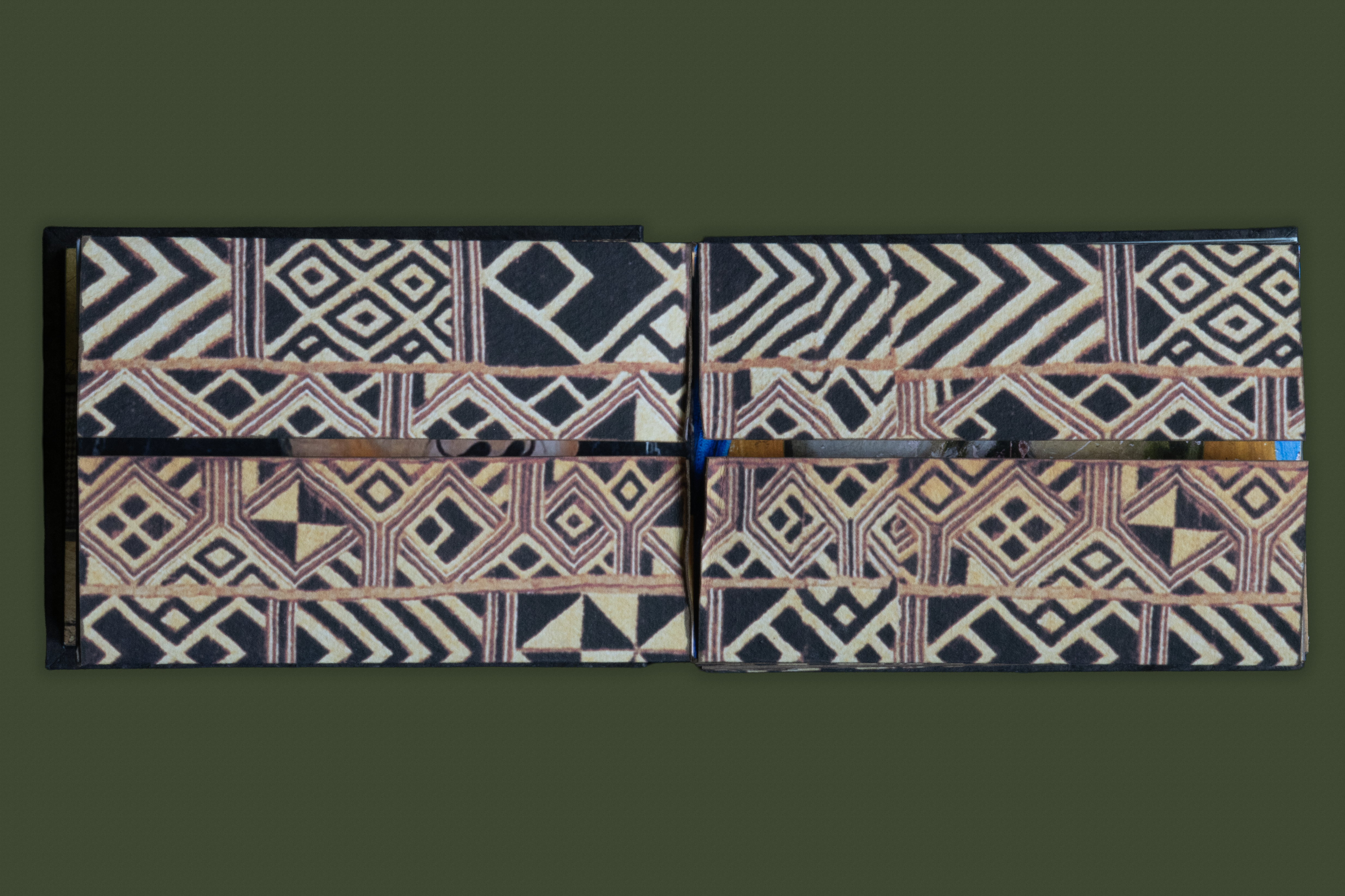 Bacongo with page flaps closed